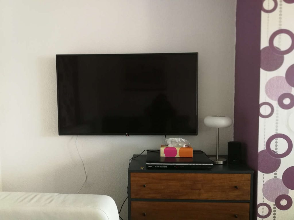 Großer, neuer Fernseher